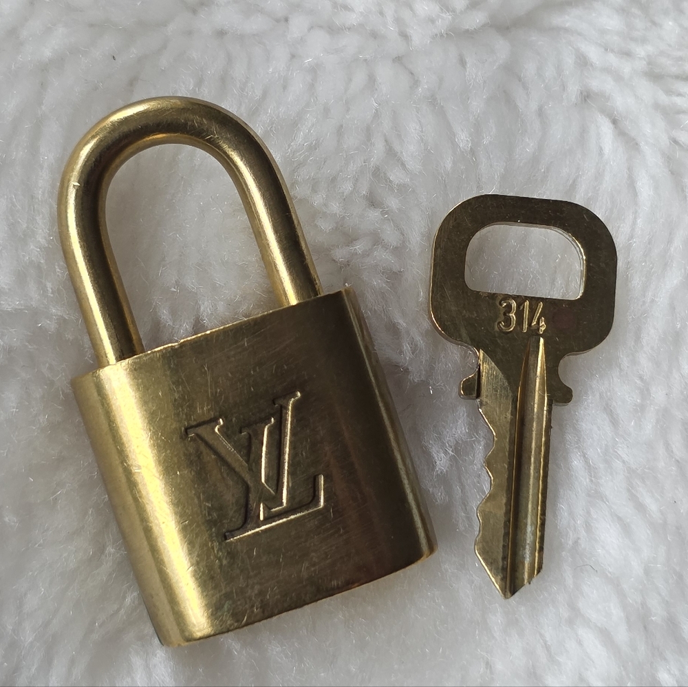 Authentic Louis Vuitton Lock And Key #314